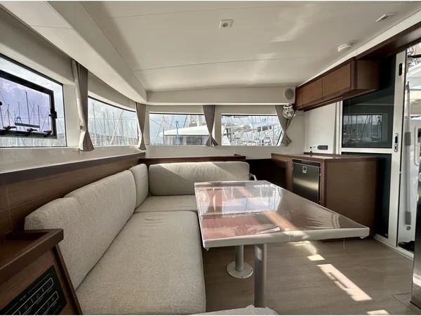 Lagoon 40 - Boatscribe.com