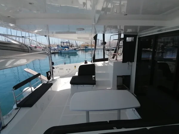 Lagoon 42 - Boatscribe.com