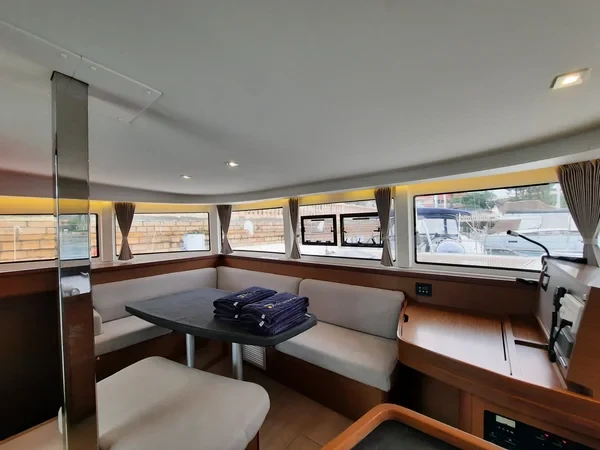 Lagoon 42 - Boatscribe.com