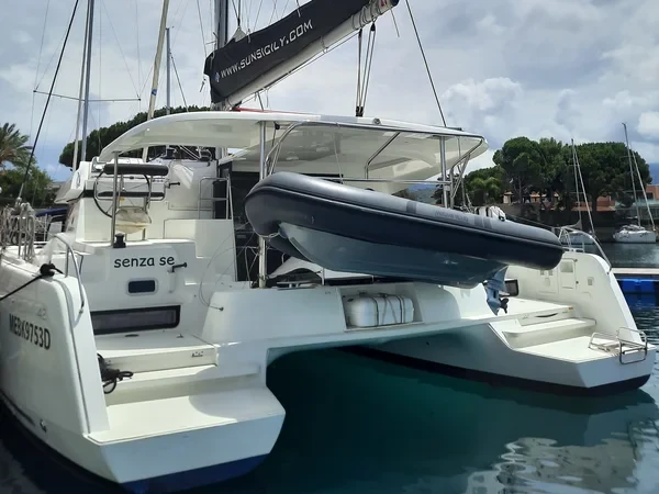 Lagoon 42 - Boatscribe.com