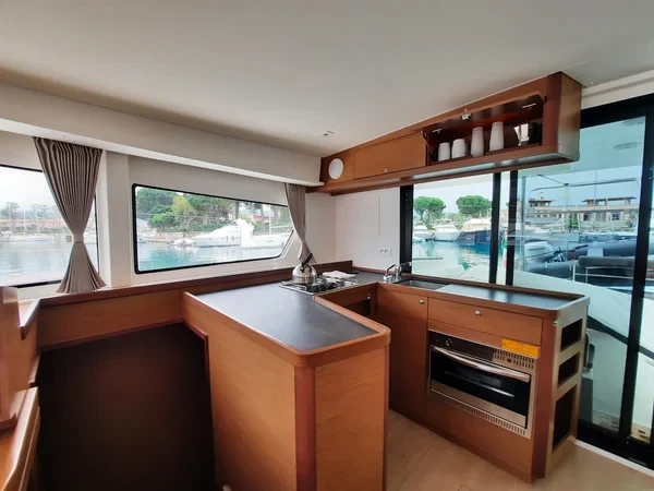 Lagoon 42 - Boatscribe.com