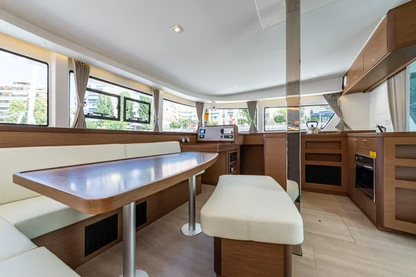 Lagoon 42 - Boatscribe.com