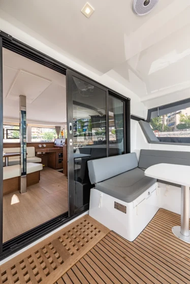 Lagoon 42 - Boatscribe.com