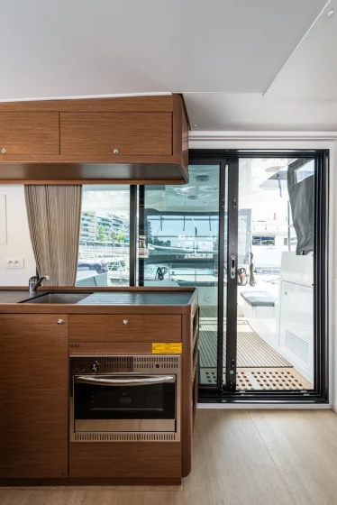 Lagoon 42 - Boatscribe.com