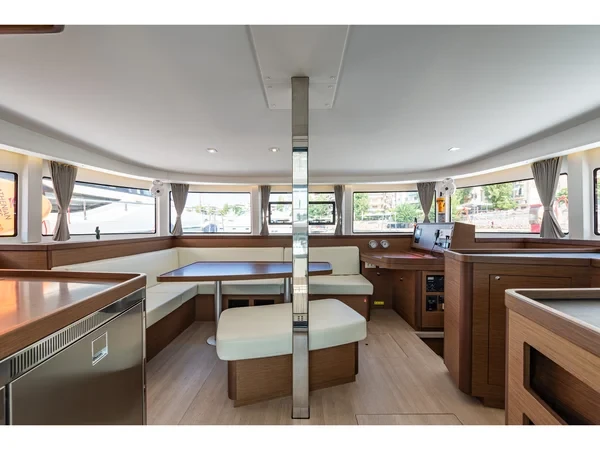 Lagoon 42 - Boatscribe.com