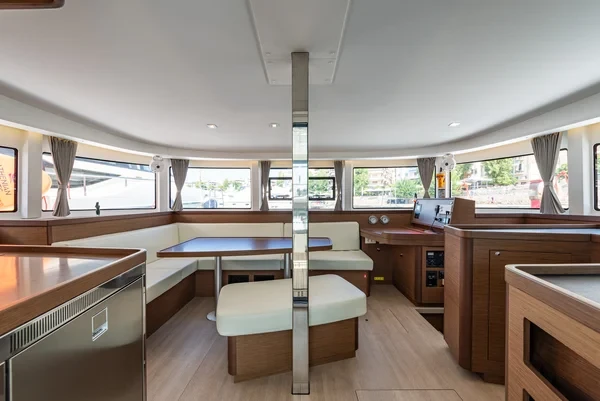 Lagoon 42 - Boatscribe.com