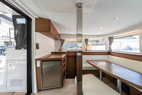 Lagoon 42 - Boatscribe.com