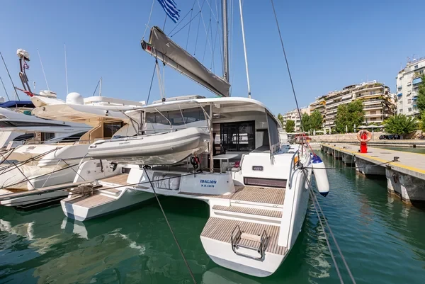 Lagoon 42 - Boatscribe.com