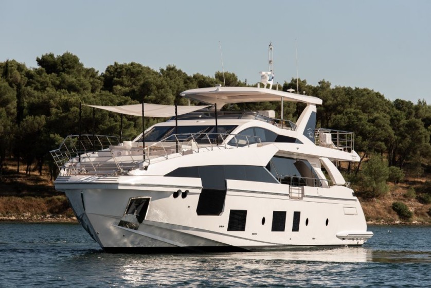 Azimut Grande 27 - Boatscribe.com