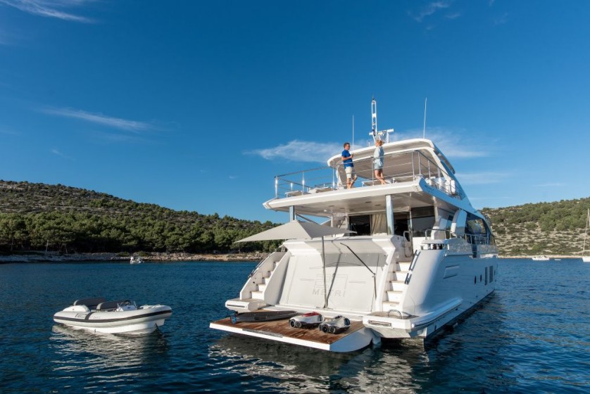 Azimut Grande 27 - Boatscribe.com
