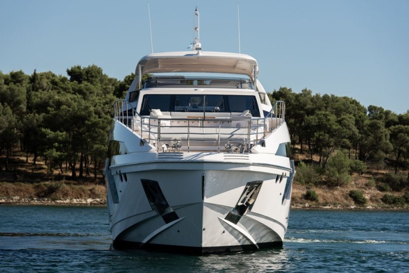 Azimut Grande 27 - Boatscribe.com