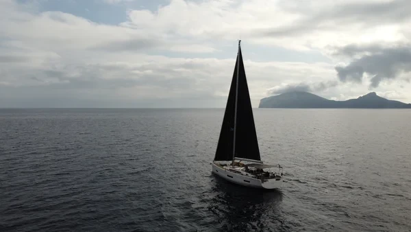 Dufour 530 - Boatscribe.com