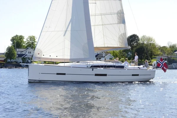 Dufour 412 GL - Boatscribe.com