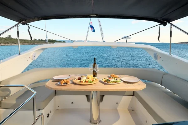 Absolute 50 Fly - Boatscribe.com