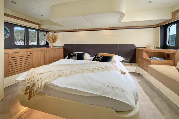 Absolute 50 Fly - Boatscribe.com