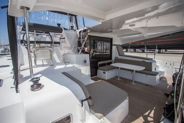 Lagoon 42 - Boatscribe.com