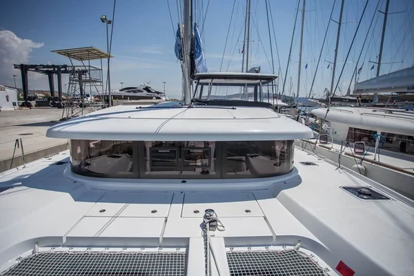 Lagoon 42 - Boatscribe.com