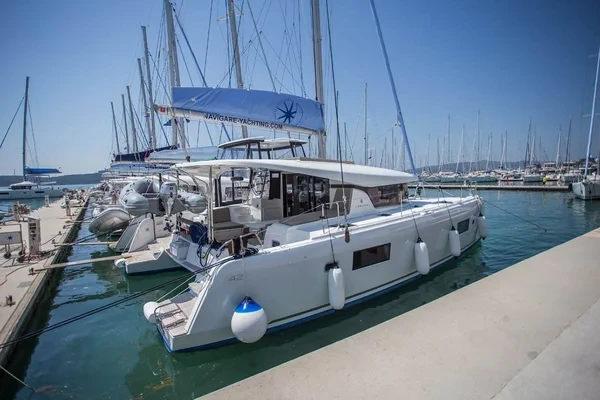 Lagoon 42 - Boatscribe.com