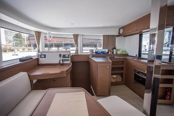 Lagoon 42 - Boatscribe.com
