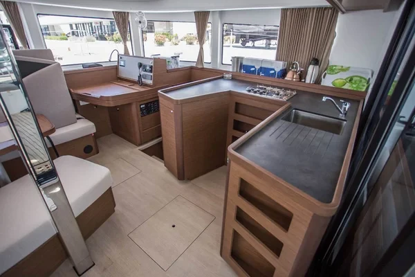 Lagoon 42 - Boatscribe.com