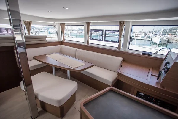 Lagoon 42 - Boatscribe.com