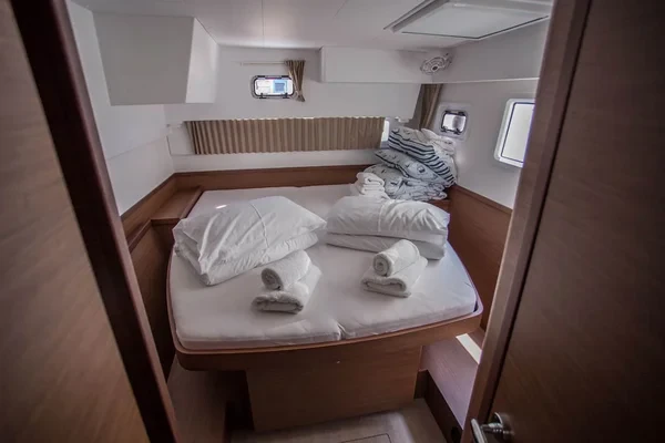 Lagoon 42 - Boatscribe.com