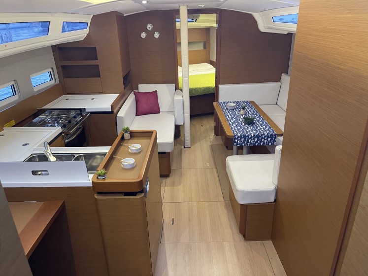 Sun Odyssey 410 - Boatscribe.com