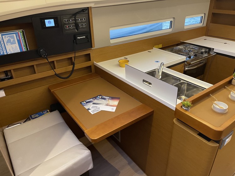 Sun Odyssey 410 - Boatscribe.com