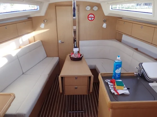 Bavaria 34 Cruiser - Boatscribe.com