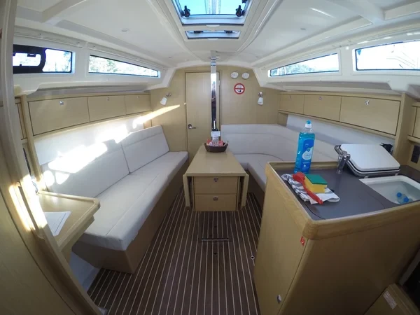 Bavaria 34 Cruiser - Boatscribe.com