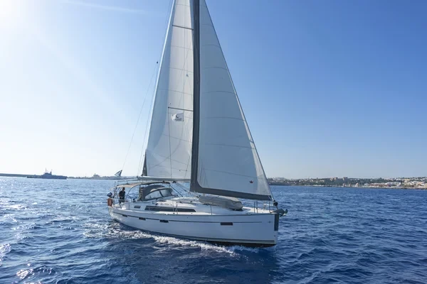 Bavaria 41 Cruiser - Boatscribe.com