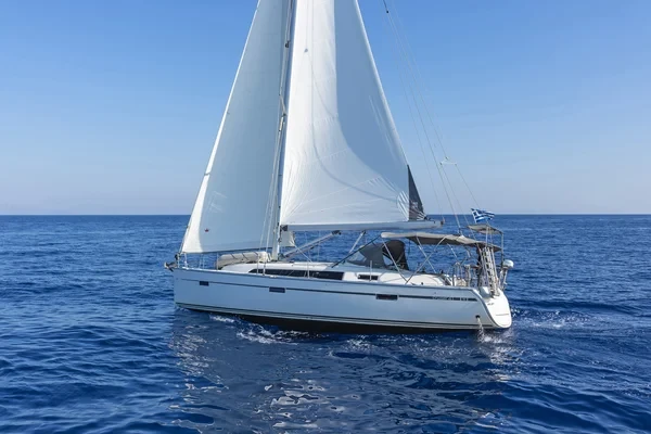 Bavaria 41 Cruiser - Boatscribe.com