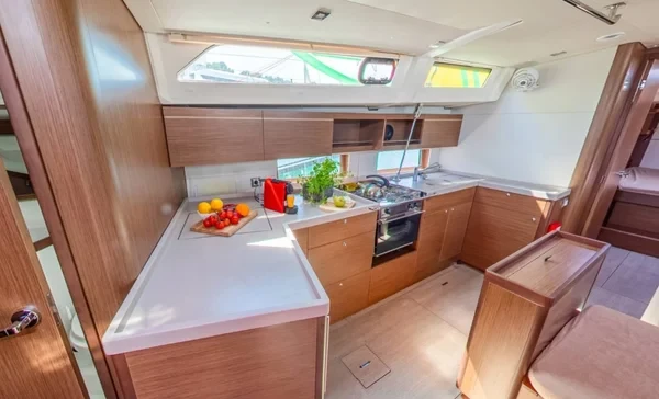 Oceanis 46.1 - Boatscribe.com