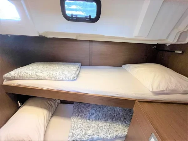 Oceanis 46.1 - Boatscribe.com