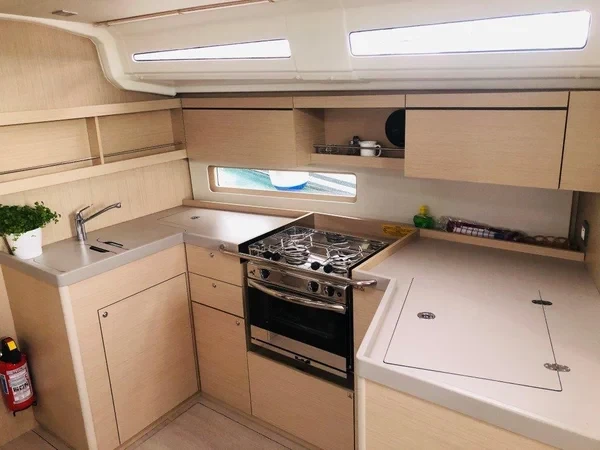 Oceanis 40.1 - Boatscribe.com