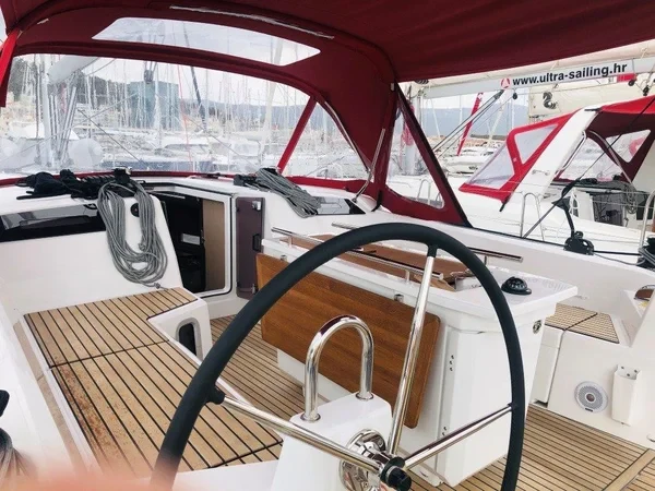 Oceanis 40.1 - Boatscribe.com