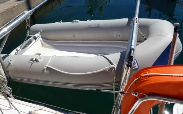 Lagoon 42 - Boatscribe.com