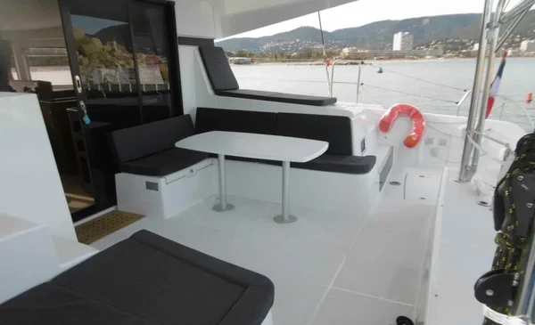 Lagoon 42 - Boatscribe.com