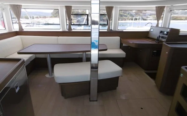 Lagoon 42 - Boatscribe.com