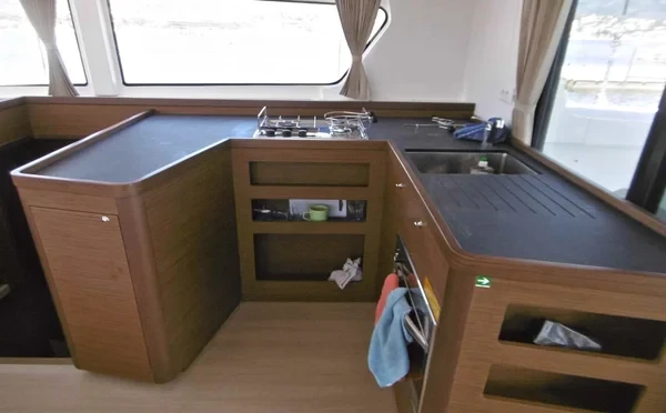 Lagoon 42 - Boatscribe.com