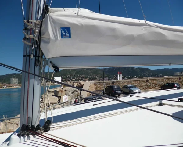 Lagoon 42 - Boatscribe.com