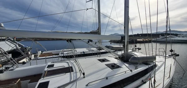 Bavaria C45 - Boatscribe.com