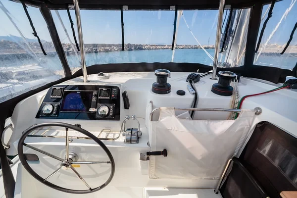 Lagoon 42 - Boatscribe.com