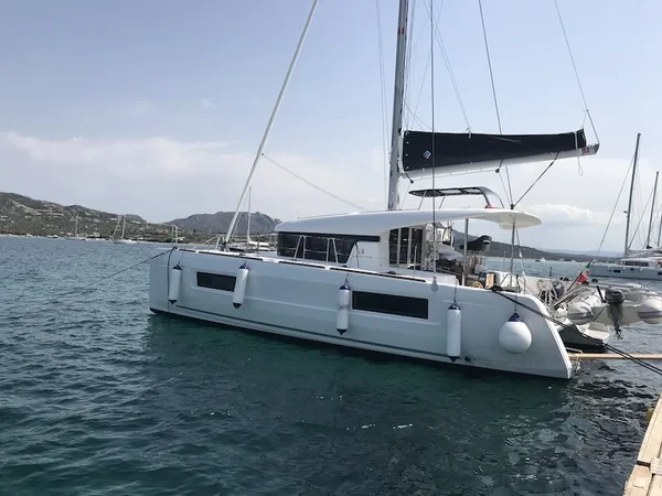 Lagoon 40 - Boatscribe.com