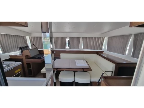 Lagoon 40 - Boatscribe.com