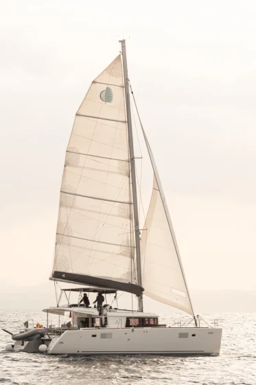 Lagoon 450 F - Boatscribe.com