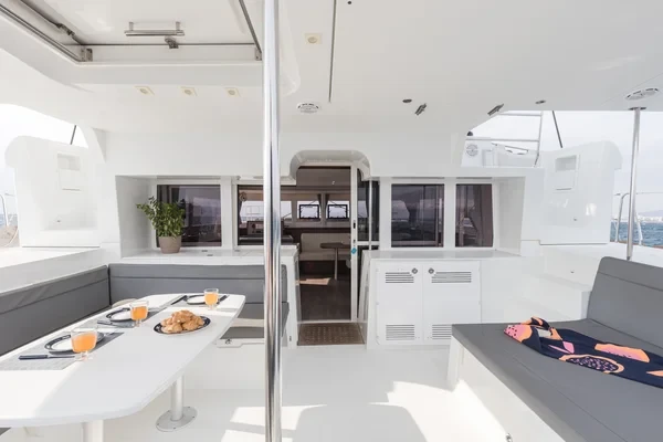 Lagoon 450 F - Boatscribe.com