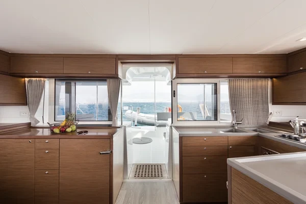 Lagoon 450 F - Boatscribe.com