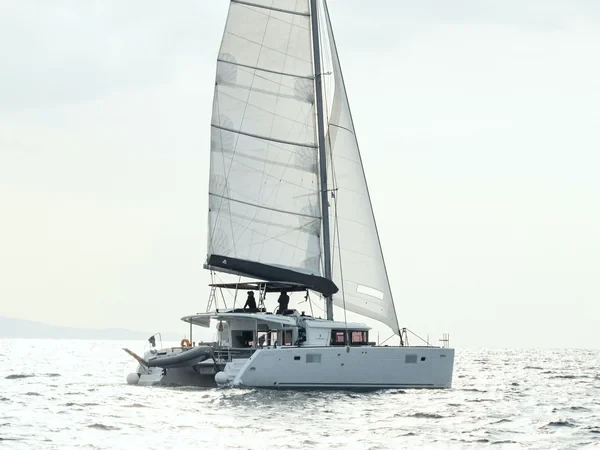 Lagoon 450 F - Boatscribe.com