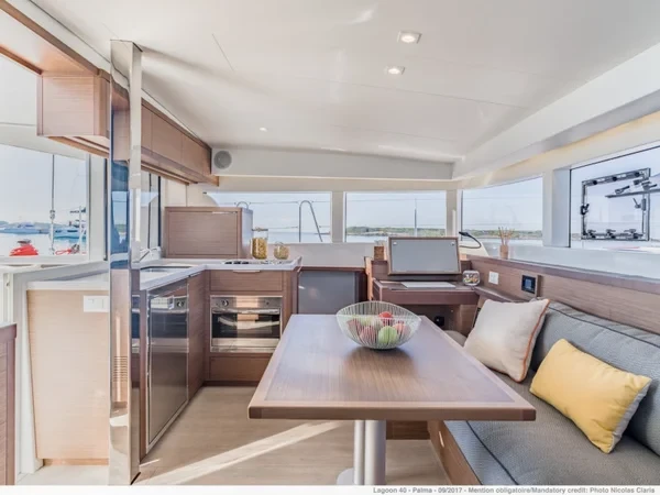 Lagoon 40 - Boatscribe.com